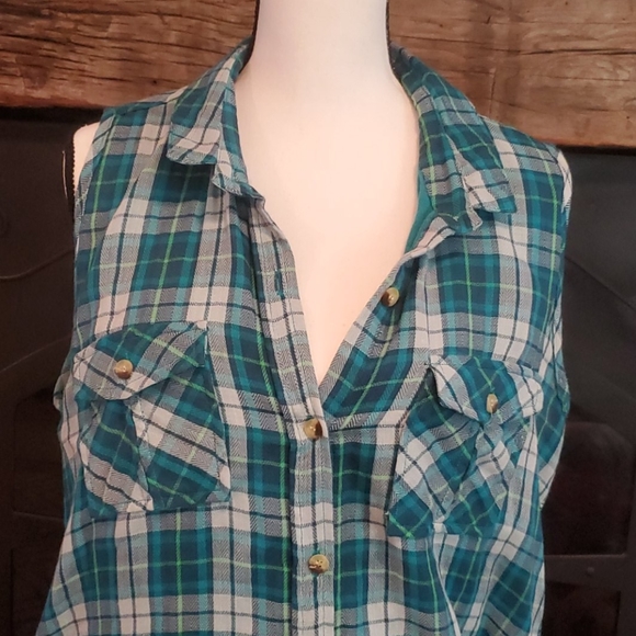 TOLANI LARGE SLLESS MULTI PATTERN TOP - Picture 2 of 5